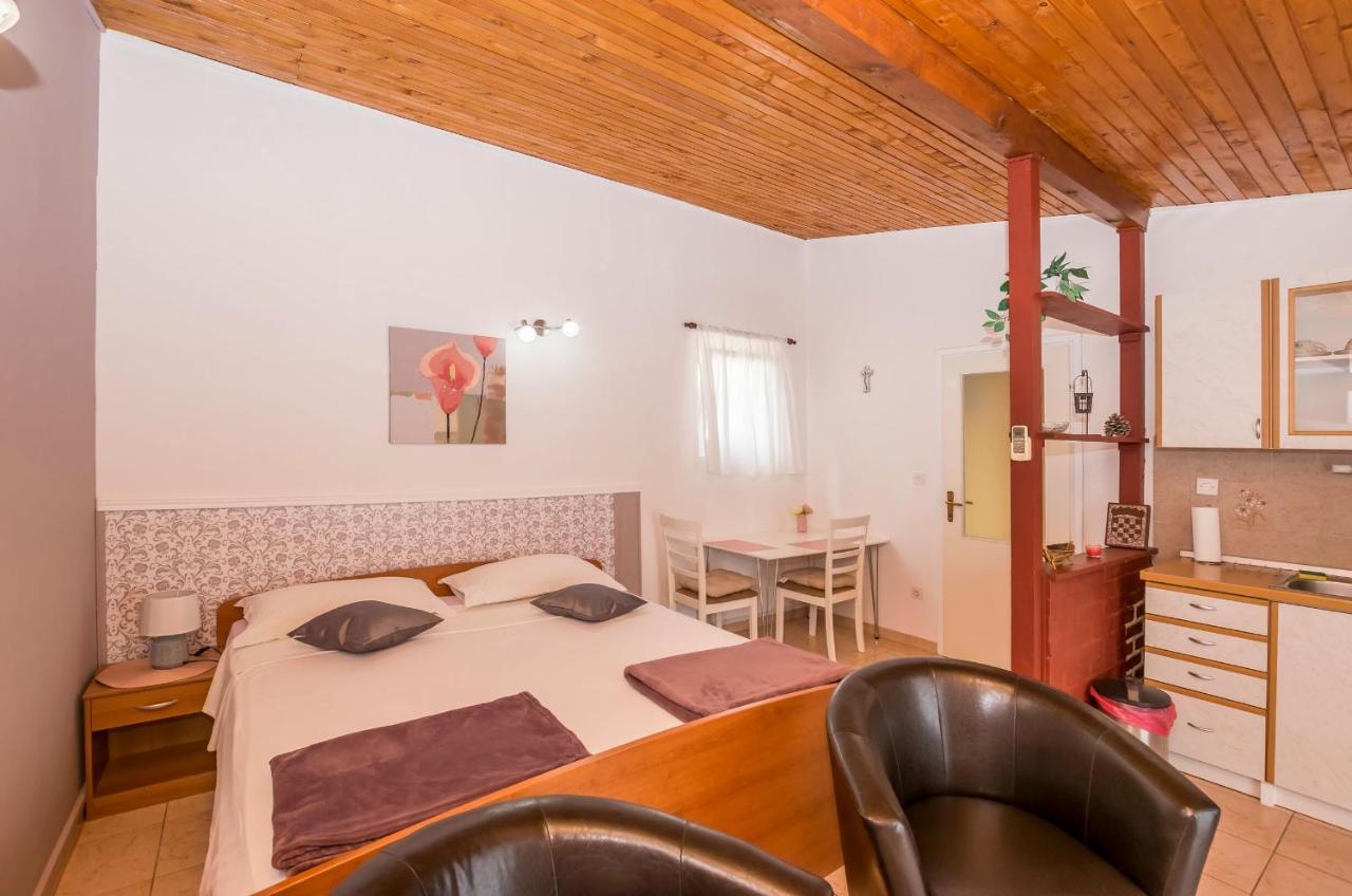 Apartments And Room Zinka Βόντιτσε Εξωτερικό φωτογραφία